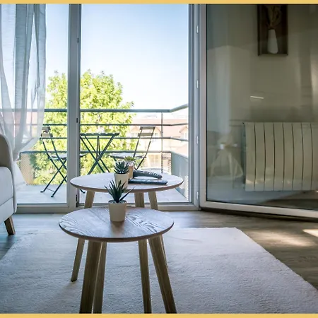 I Moderne I Collonge *